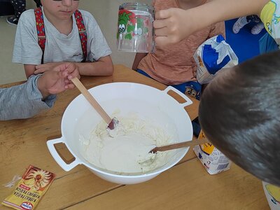 připravujeme těsto na buchtu...