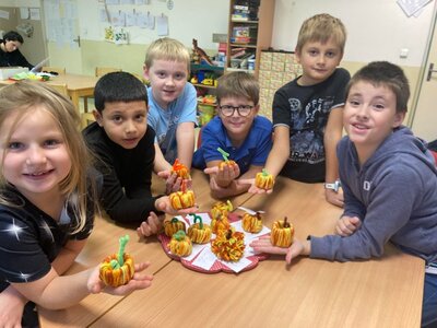 z vlny jsme vyráběli dýničky...