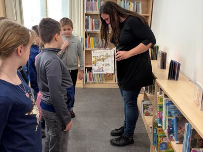 paní knihovnice nám udělala krátkou besedu...