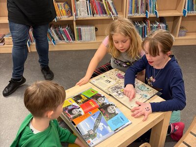 prohlédli jsme si knihy...