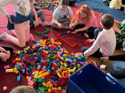 stavíme z kostiček v DDM...